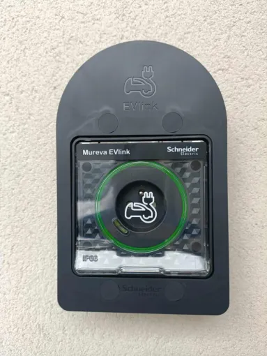 Installation d’une borne pour voiture hybride rechargeable à Albi , Lescure-d'Albigeois, MT SERVICES