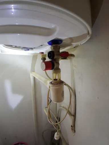 Chauffe-eau qui fuit au groupe de sécurité : que faire ? Dépannage à Albi, Lescure-d'Albigeois, MT SERVICES